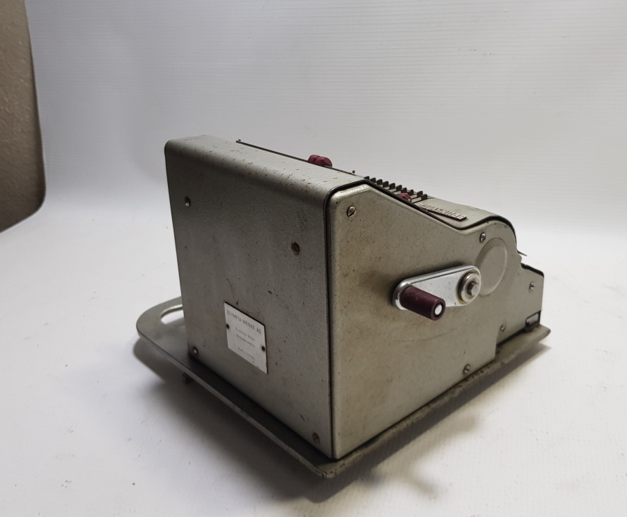 BRUNSVIGA MARKA ALMAN YAPIMI NADİR İLK DÖNEM BÜYÜK BOY HESAP MAKİNESİ