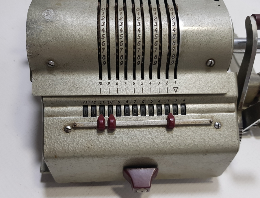 BRUNSVIGA MARKA ALMAN YAPIMI NADİR İLK DÖNEM BÜYÜK BOY HESAP MAKİNESİ