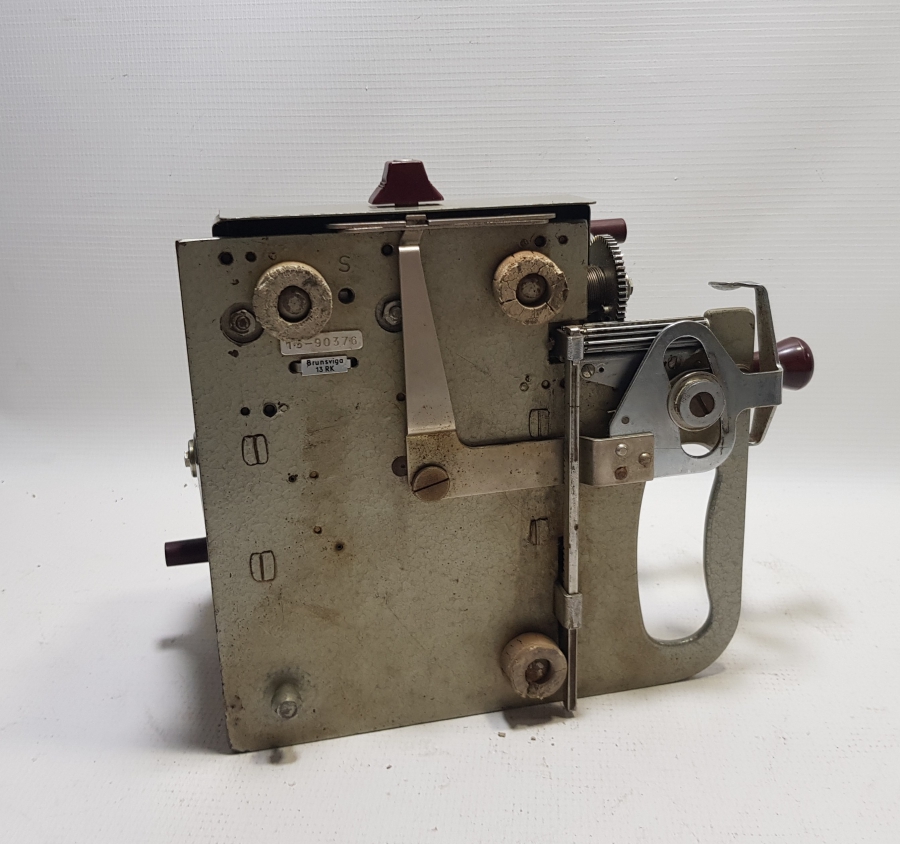 BRUNSVIGA MARKA ALMAN YAPIMI NADİR İLK DÖNEM BÜYÜK BOY HESAP MAKİNESİ