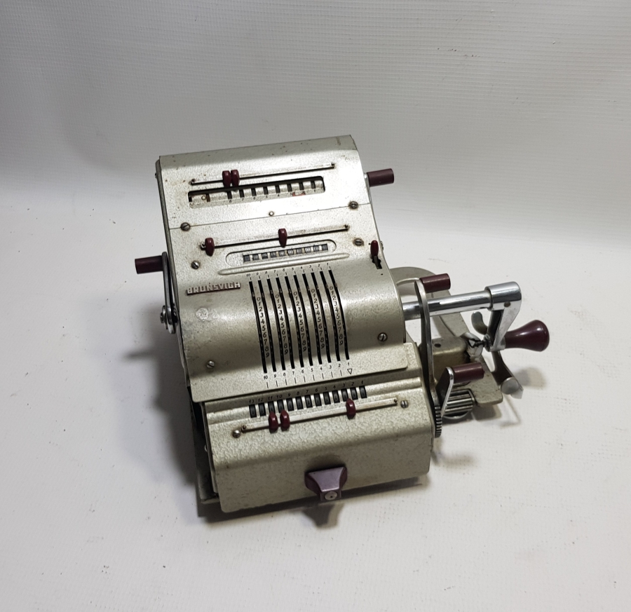 BRUNSVIGA MARKA ALMAN YAPIMI NADİR İLK DÖNEM BÜYÜK BOY HESAP MAKİNESİ
