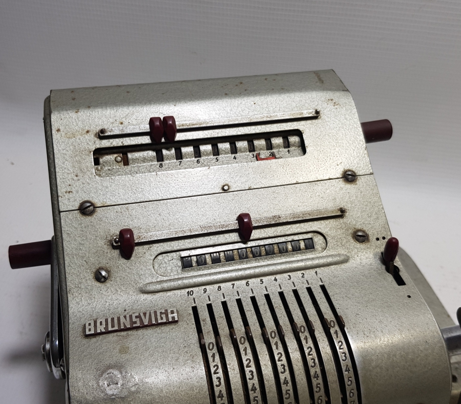 BRUNSVIGA MARKA ALMAN YAPIMI NADİR İLK DÖNEM BÜYÜK BOY HESAP MAKİNESİ