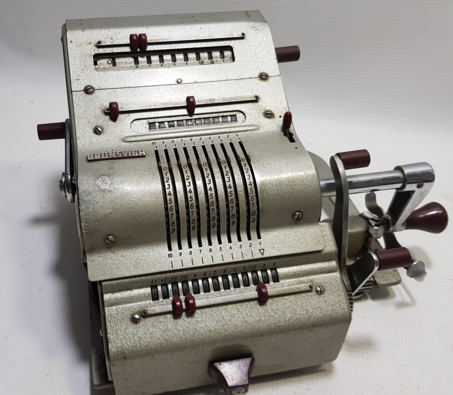 BRUNSVIGA MARKA ALMAN YAPIMI NADİR İLK DÖNEM BÜYÜK BOY HESAP MAKİNESİ