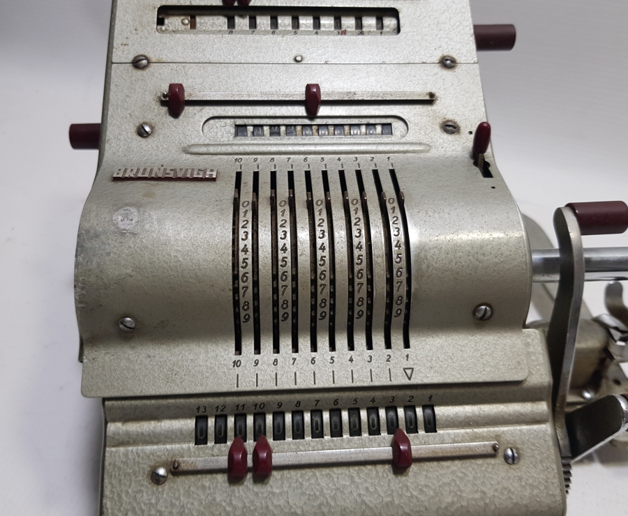 BRUNSVIGA MARKA ALMAN YAPIMI NADİR İLK DÖNEM BÜYÜK BOY HESAP MAKİNESİ