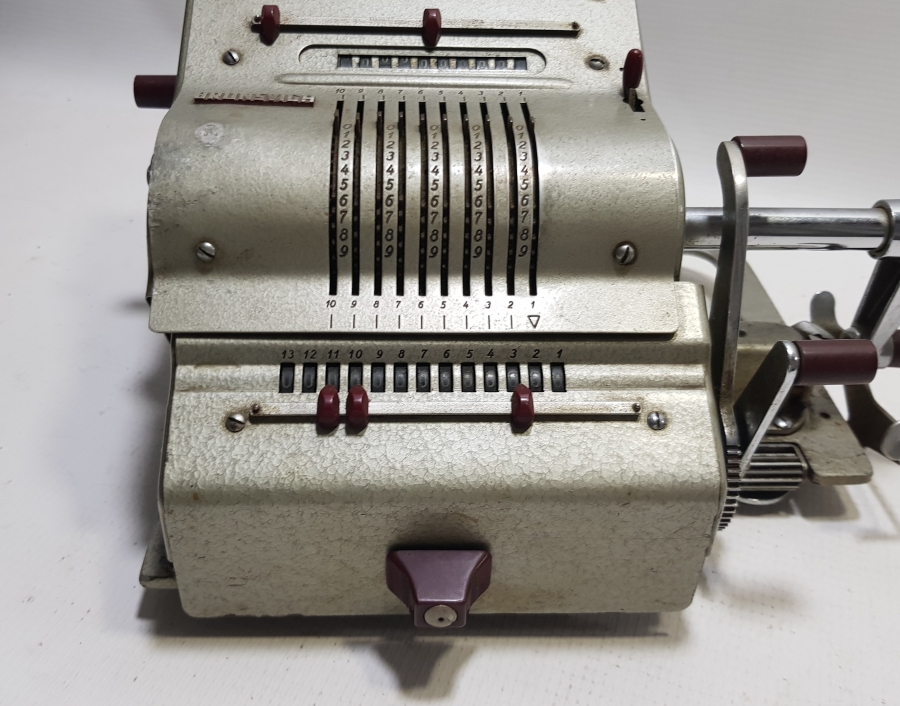 BRUNSVIGA MARKA ALMAN YAPIMI NADİR İLK DÖNEM BÜYÜK BOY HESAP MAKİNESİ
