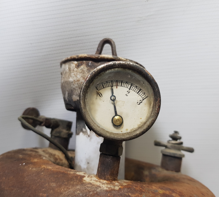 ÜZERİNDE OSMANLICA VE FRANSIZCA ETİKET BULUNAN H. & J. BLUMENTHAL FRERES CONSTANTINOPLE YAZILI NADİR SOKAK LAMBASI