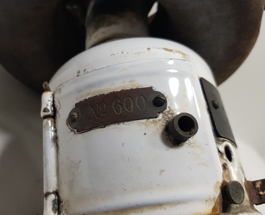 ÜZERİNDE OSMANLICA VE FRANSIZCA ETİKET BULUNAN H. & J. BLUMENTHAL FRERES CONSTANTINOPLE YAZILI NADİR SOKAK LAMBASI