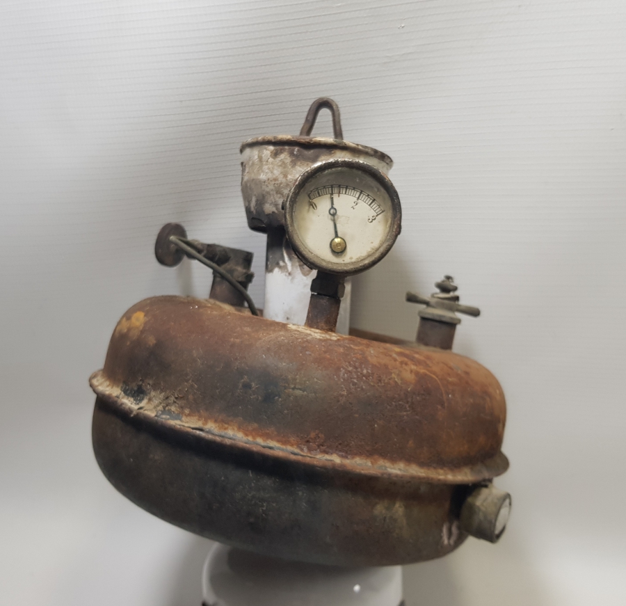 ÜZERİNDE OSMANLICA VE FRANSIZCA ETİKET BULUNAN H. & J. BLUMENTHAL FRERES CONSTANTINOPLE YAZILI NADİR SOKAK LAMBASI