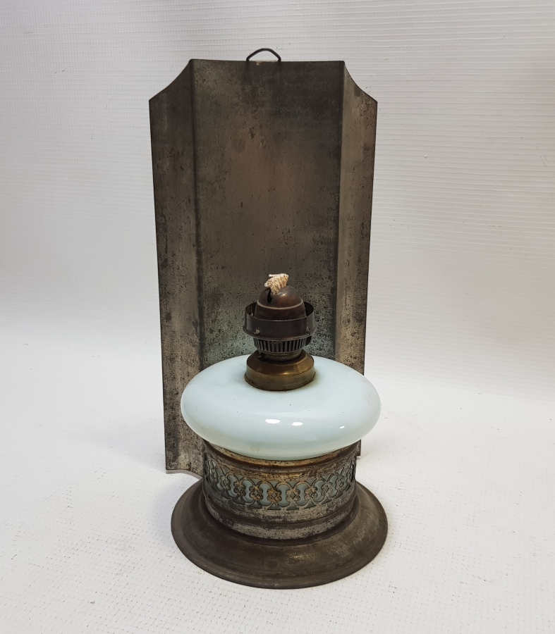 ORİJİNAL LAMBALIĞIYLA OSMANLI DÖNEMİ AJUR İŞÇİLİKLİ SÜLEYMANİYE OPALİN GAZ LAMBASI