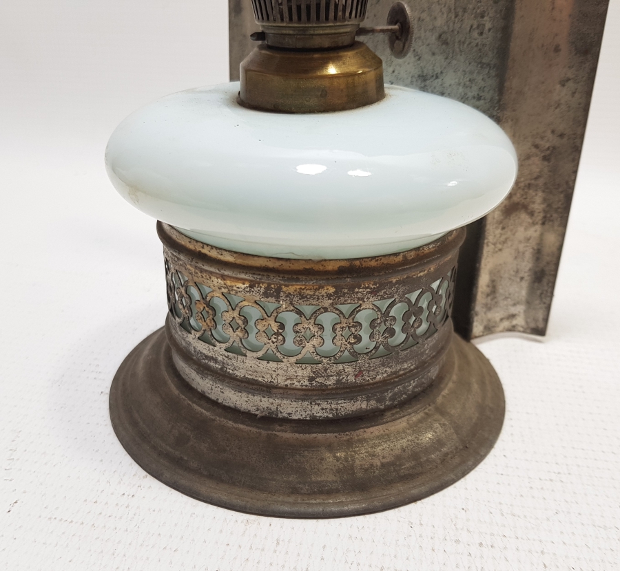 ORİJİNAL LAMBALIĞIYLA OSMANLI DÖNEMİ AJUR İŞÇİLİKLİ SÜLEYMANİYE OPALİN GAZ LAMBASI