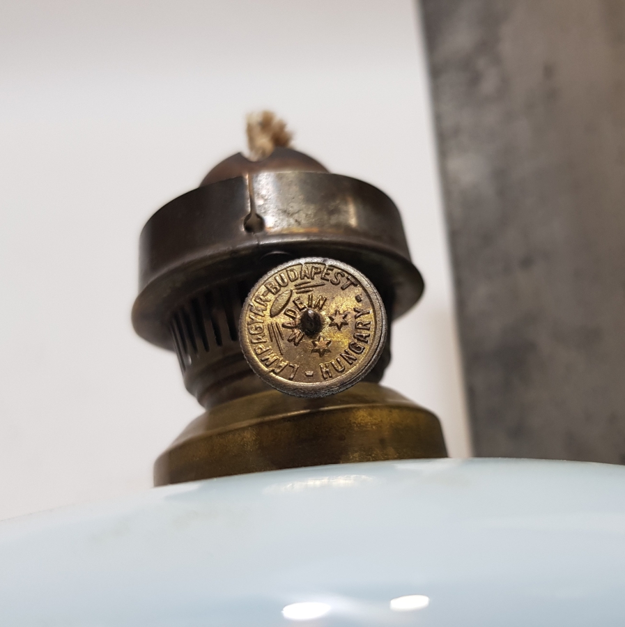 ORİJİNAL LAMBALIĞIYLA OSMANLI DÖNEMİ AJUR İŞÇİLİKLİ SÜLEYMANİYE OPALİN GAZ LAMBASI