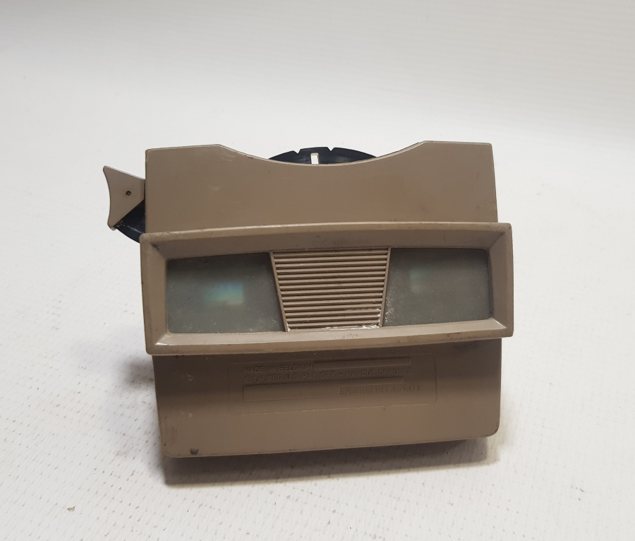 İÇİNDE HAC DAN KARELERİN BULUNDUĞU FİLMLİ MAKİNA