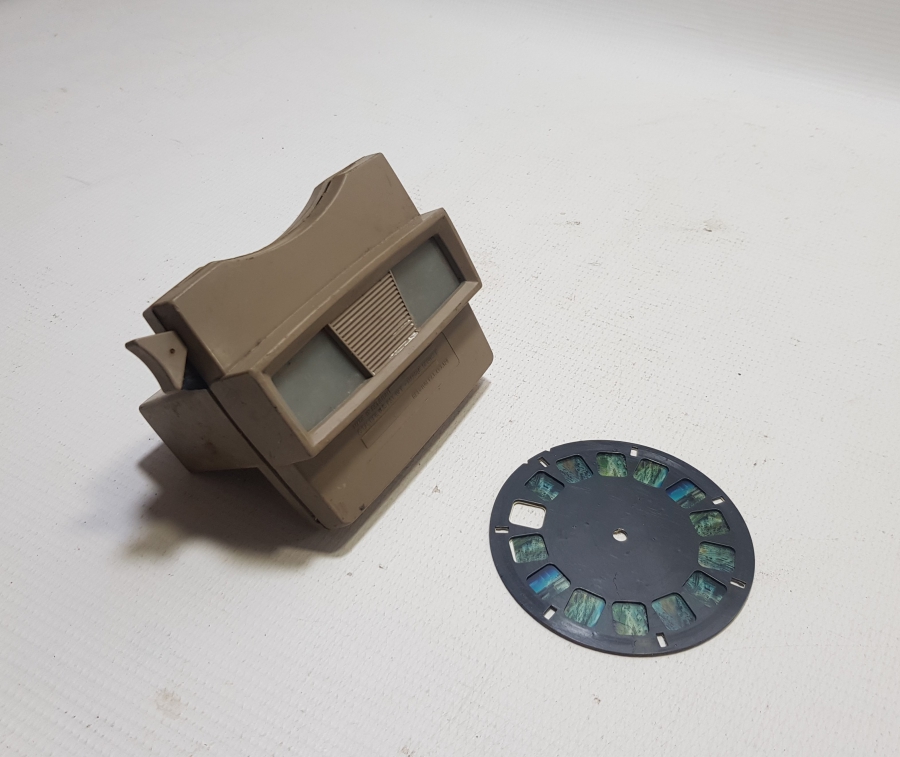 İÇİNDE HAC DAN KARELERİN BULUNDUĞU FİLMLİ MAKİNA