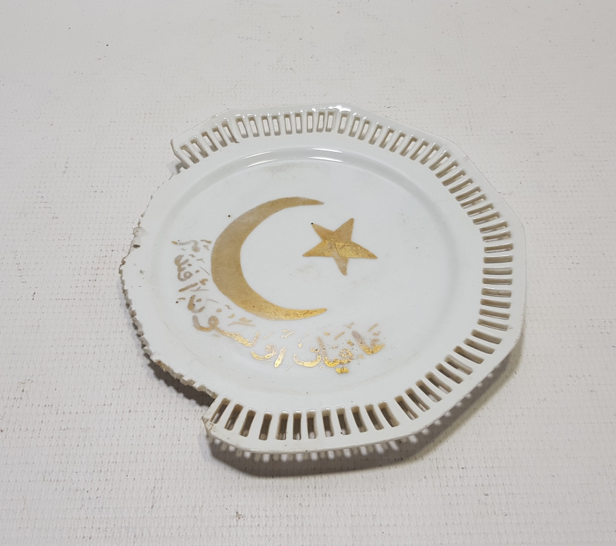 HALİYLE KONDİSYONDA ÜZERİ AFİYET OLSUN EFENDİM YAZILI VE AY YILDIZLI PORSELEN TABAK