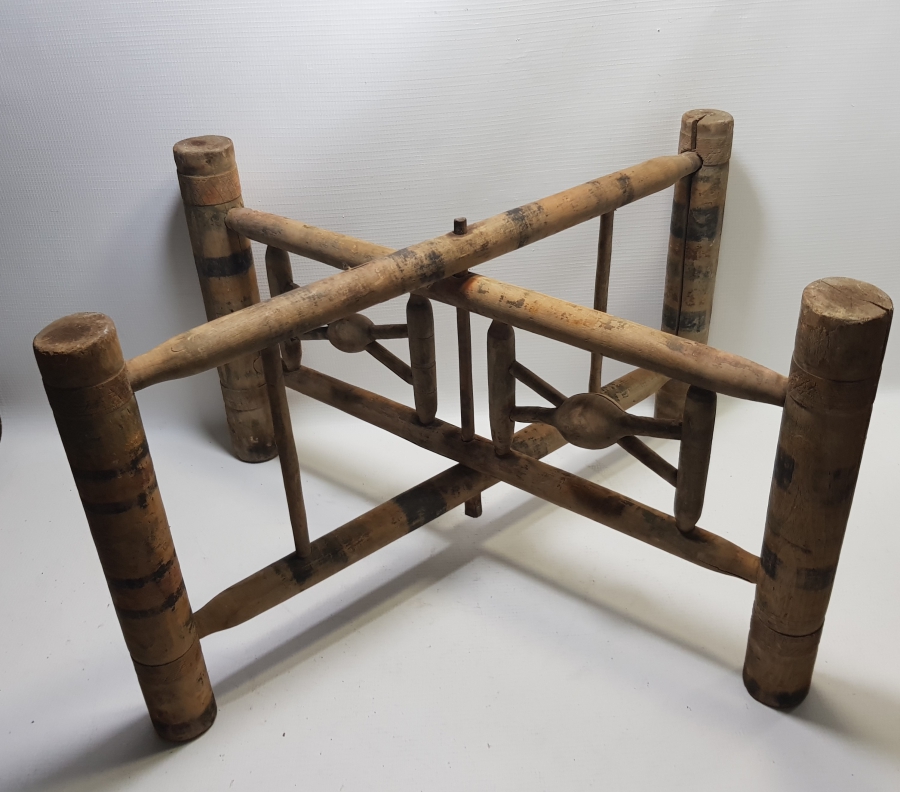 ÜZERİ KÖK BOYALI OSMANLI DÖNEMİ TEKKE İŞİ NADİR AHŞAP SOFRA ALTI