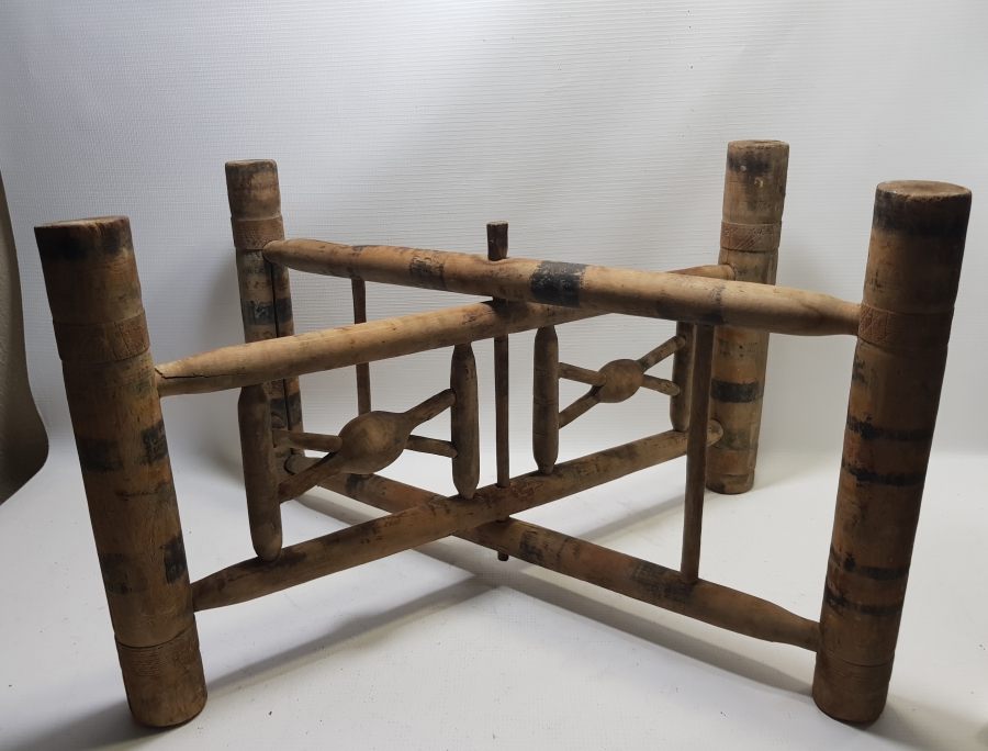 ÜZERİ KÖK BOYALI OSMANLI DÖNEMİ TEKKE İŞİ NADİR AHŞAP SOFRA ALTI