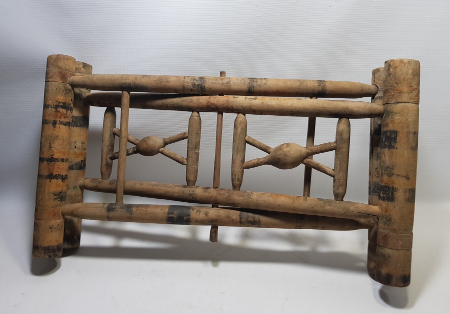 ÜZERİ KÖK BOYALI OSMANLI DÖNEMİ TEKKE İŞİ NADİR AHŞAP SOFRA ALTI