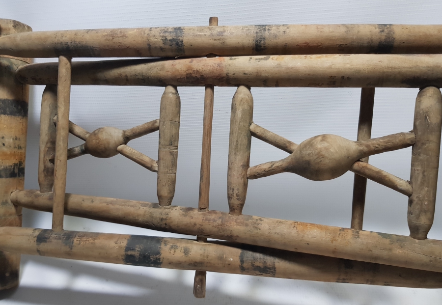 ÜZERİ KÖK BOYALI OSMANLI DÖNEMİ TEKKE İŞİ NADİR AHŞAP SOFRA ALTI