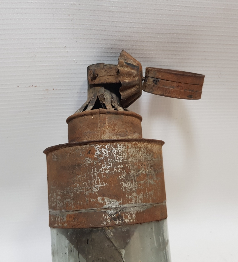 TEKEL İÇKİ ŞİŞESİNDEN YAPILMIŞ PRİMİTİF FORMLU GAZ LAMBASI