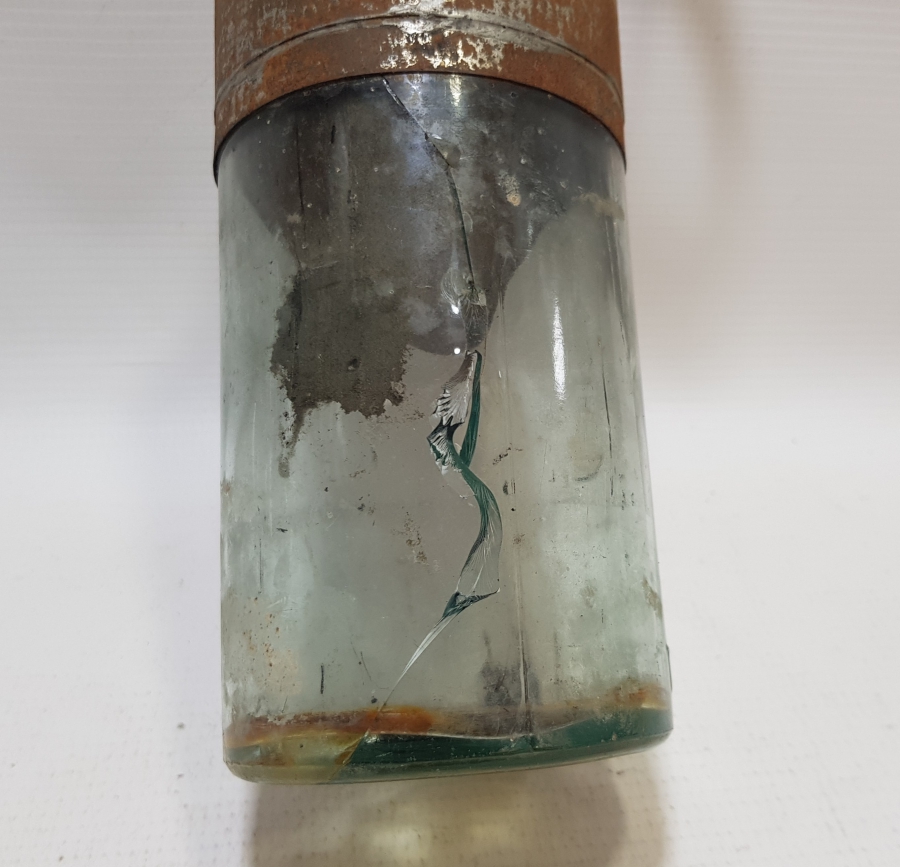 TEKEL İÇKİ ŞİŞESİNDEN YAPILMIŞ PRİMİTİF FORMLU GAZ LAMBASI