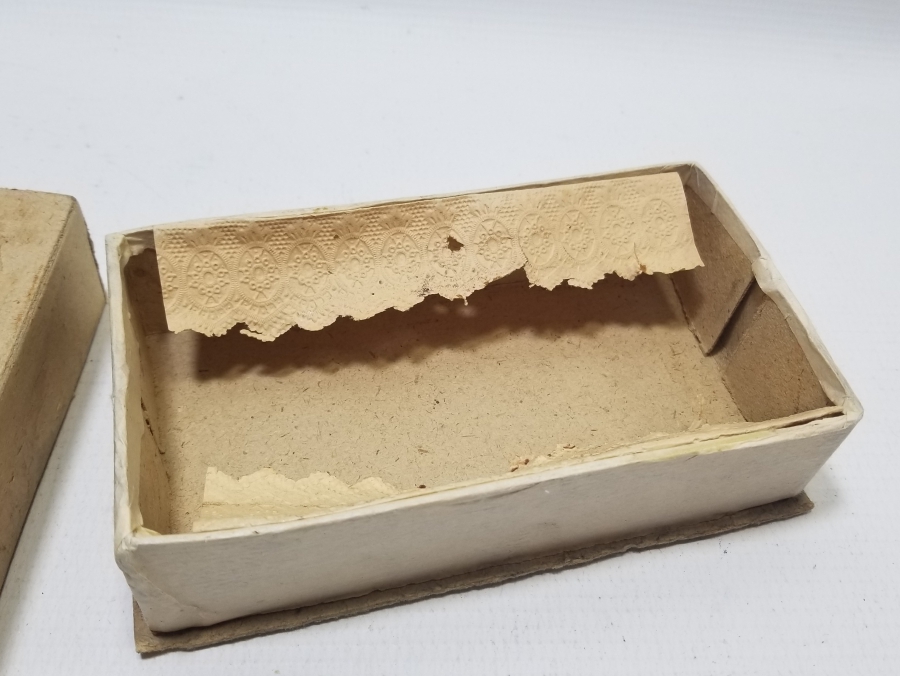 ÜZERİ 3 DİLDE YAZILI OSMANLI DÖNEMİ ÇOK NADİR HACI BEKİR LOKUMU KUTUSU