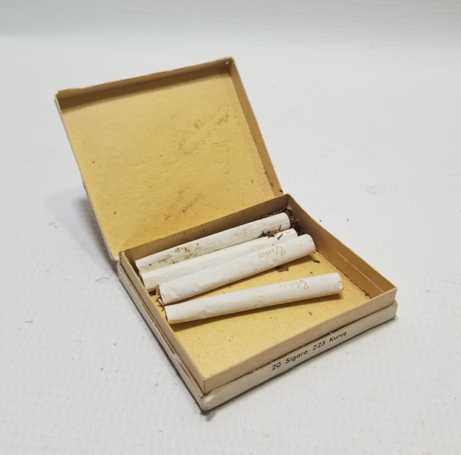 İÇİNDE SİGARALARI BULUNAN ANTİKA YENİCE SİGARA KUTUSU