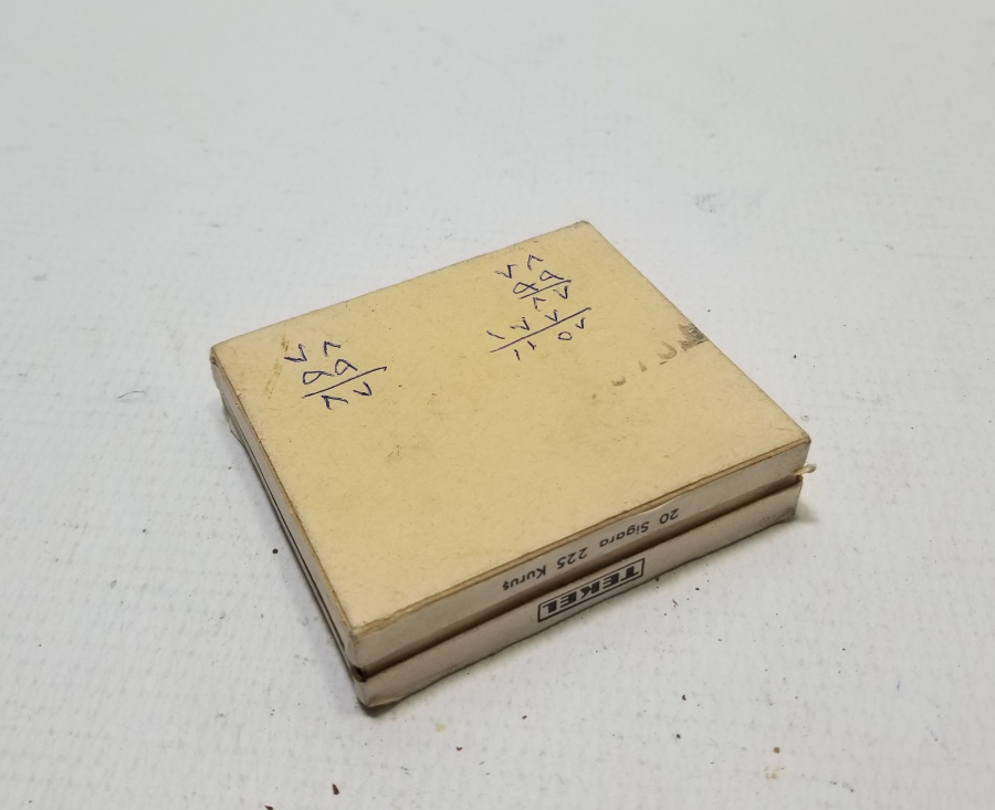 İÇİNDE SİGARALARI BULUNAN ANTİKA YENİCE SİGARA KUTUSU