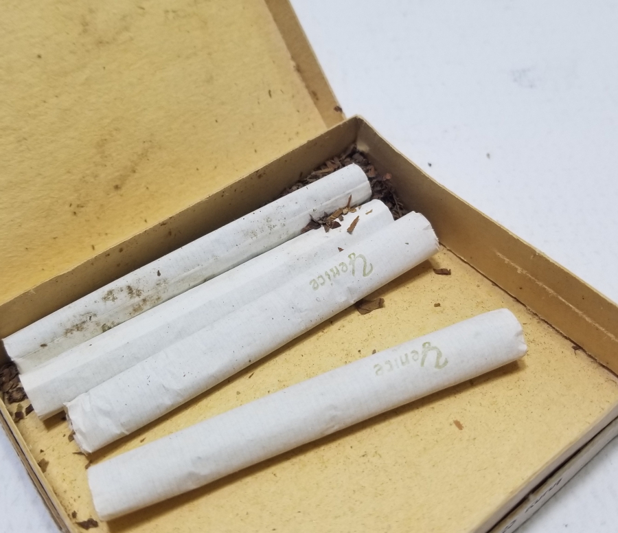 İÇİNDE SİGARALARI BULUNAN ANTİKA YENİCE SİGARA KUTUSU