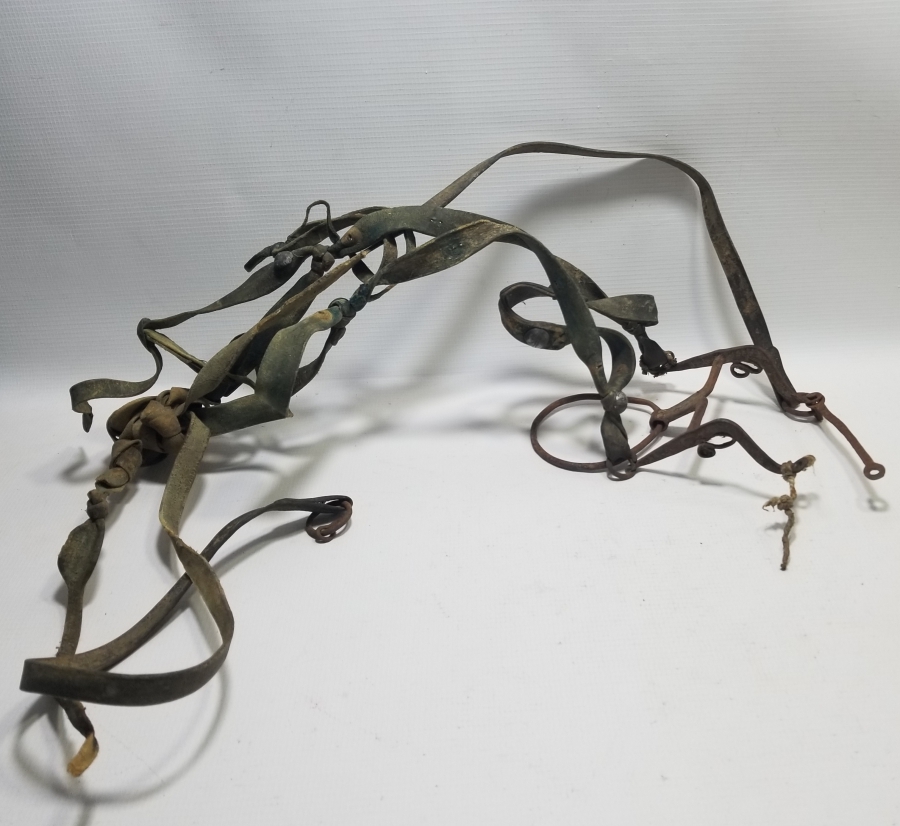 ÜZERİNDE GÜMÜŞ APLİKLER BULUNAN OSMANLI DÖNEMİ ÇERKES AT GEMİ