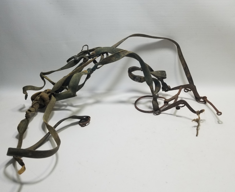 ÜZERİNDE GÜMÜŞ APLİKLER BULUNAN OSMANLI DÖNEMİ ÇERKES AT GEMİ