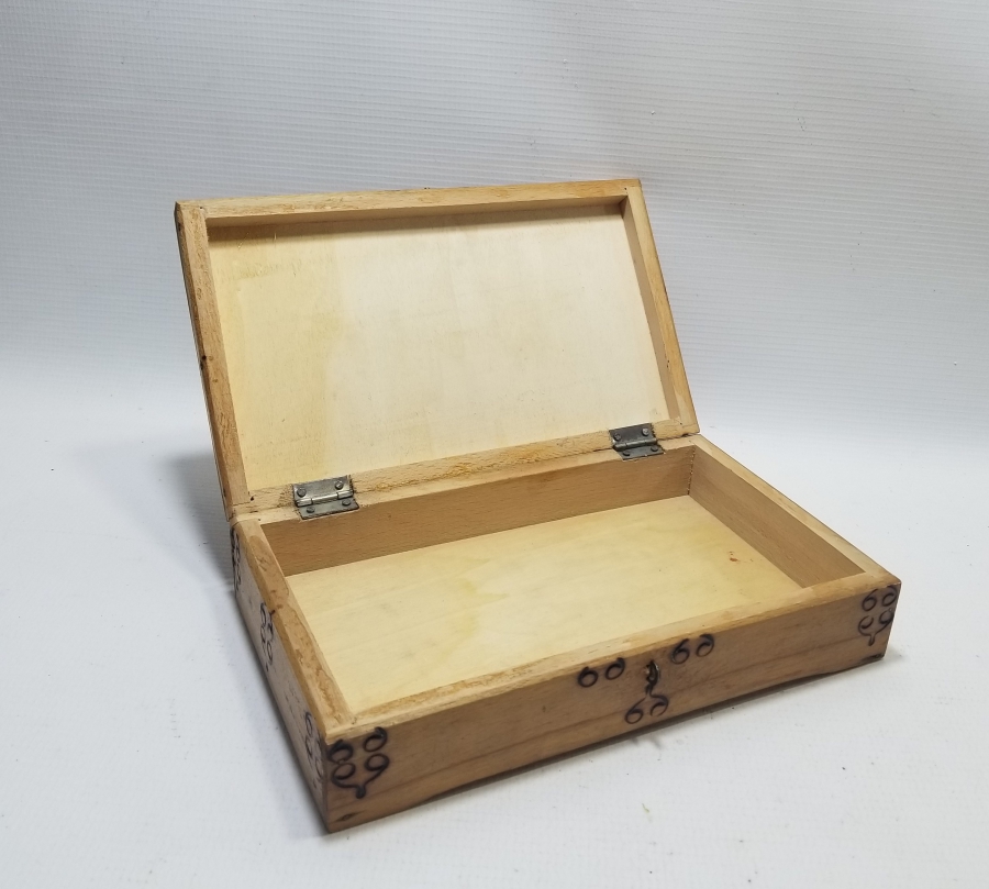 ÜZERİ YAKMA İŞÇİLİKLİ ANTİKA AHŞAP KUTU