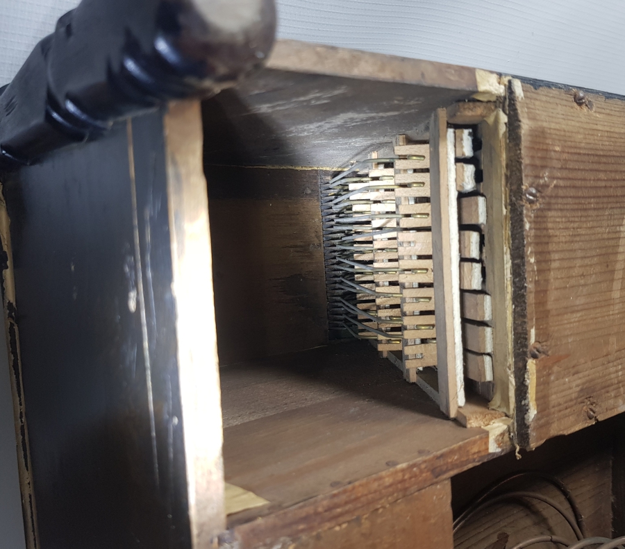 ÜZERLERİ OSMANLICA YAZILI PLAKLARIYLA ÇOK NADİR İLK DÖNEM FONOGRAF GRAMAFONU