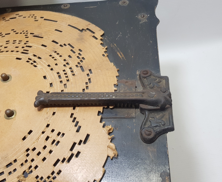 ÜZERLERİ OSMANLICA YAZILI PLAKLARIYLA ÇOK NADİR İLK DÖNEM FONOGRAF GRAMAFONU