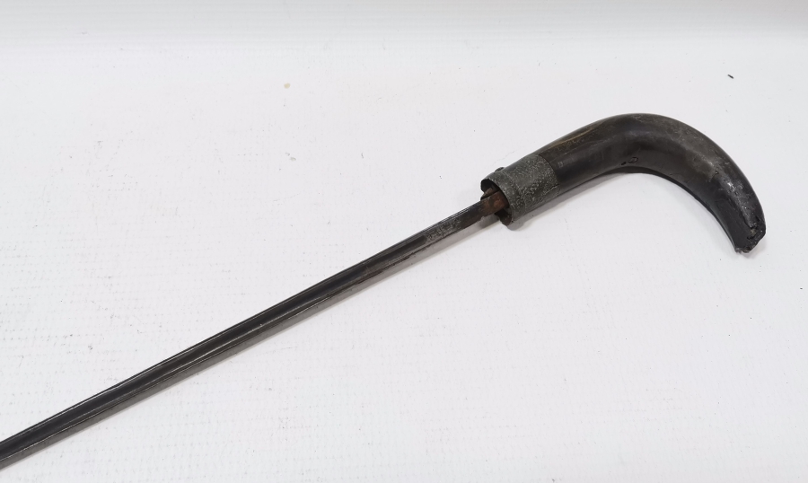 OSMANLI DÖNEMİ BOYNUZ SAPLI VE ÜZERİ OSMANLICA YAZILI NADİR TİPTE GİZLİ ŞİŞ BASTON