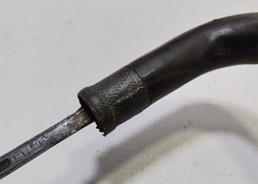 OSMANLI DÖNEMİ BOYNUZ SAPLI VE ÜZERİ OSMANLICA YAZILI NADİR TİPTE GİZLİ ŞİŞ BASTON