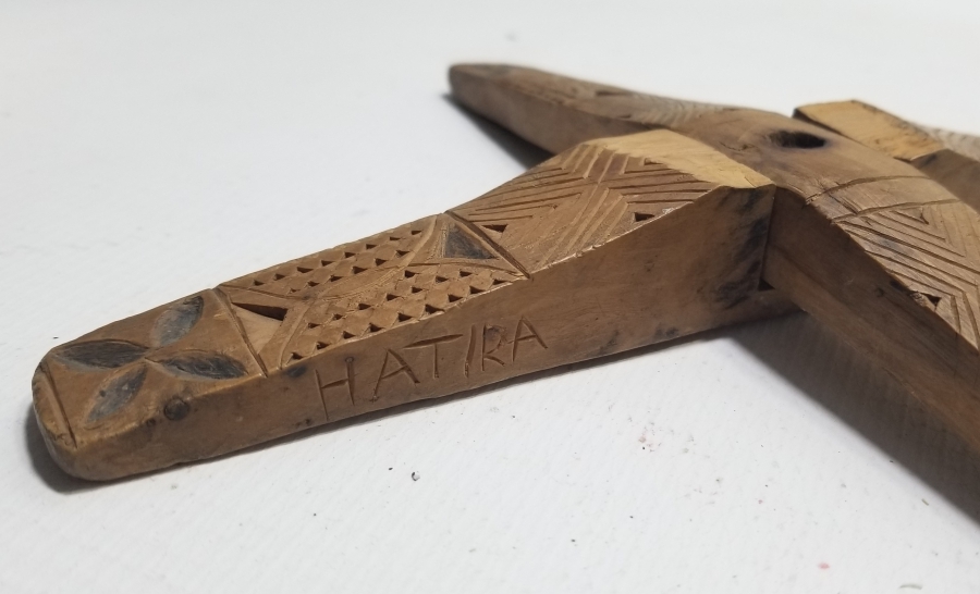 ÜZERİ İŞLEMELİ ANTİKA AHŞAP KİRMAN