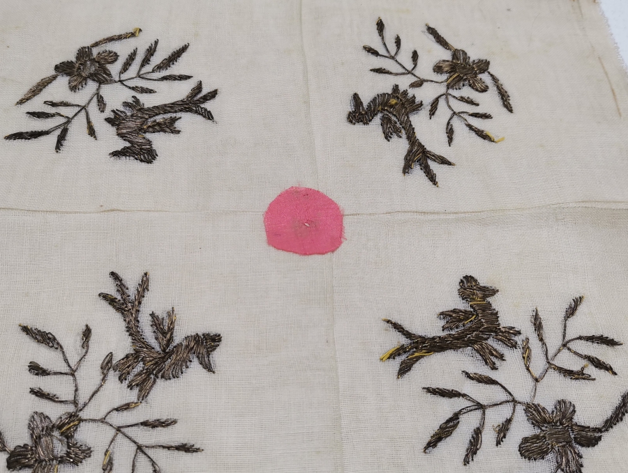 SIRMA İŞÇİLİKLİ VE SIĞIRCIK FORMLU OSMANLI DÖNEMİ AÇILMAMIŞ GELİN ÇEVRESİ