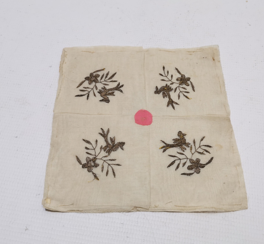 SIRMA İŞÇİLİKLİ VE SIĞIRCIK FORMLU OSMANLI DÖNEMİ AÇILMAMIŞ GELİN ÇEVRESİ