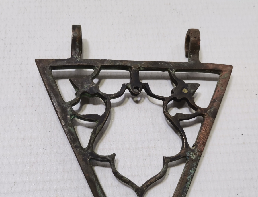 NADİR FORMDA SELÇUKLU MODEL LALE MOTİFLİ OSMANLI DÖNEMİ ÜÇGEN ŞAKÜL