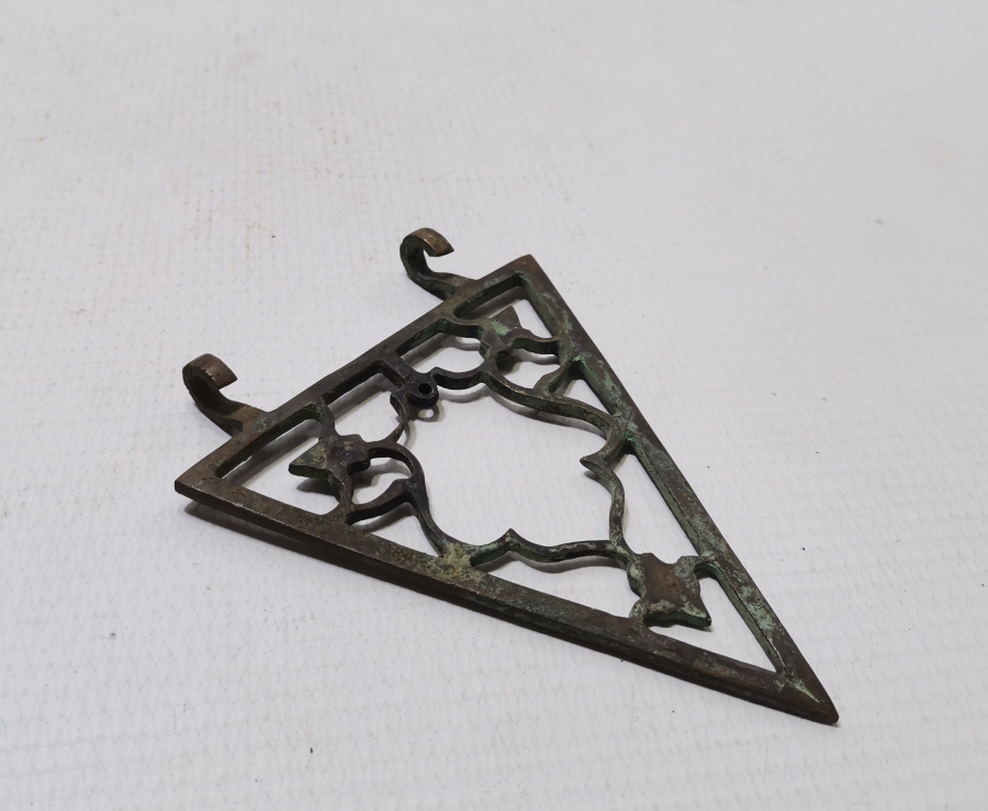 NADİR FORMDA SELÇUKLU MODEL LALE MOTİFLİ OSMANLI DÖNEMİ ÜÇGEN ŞAKÜL