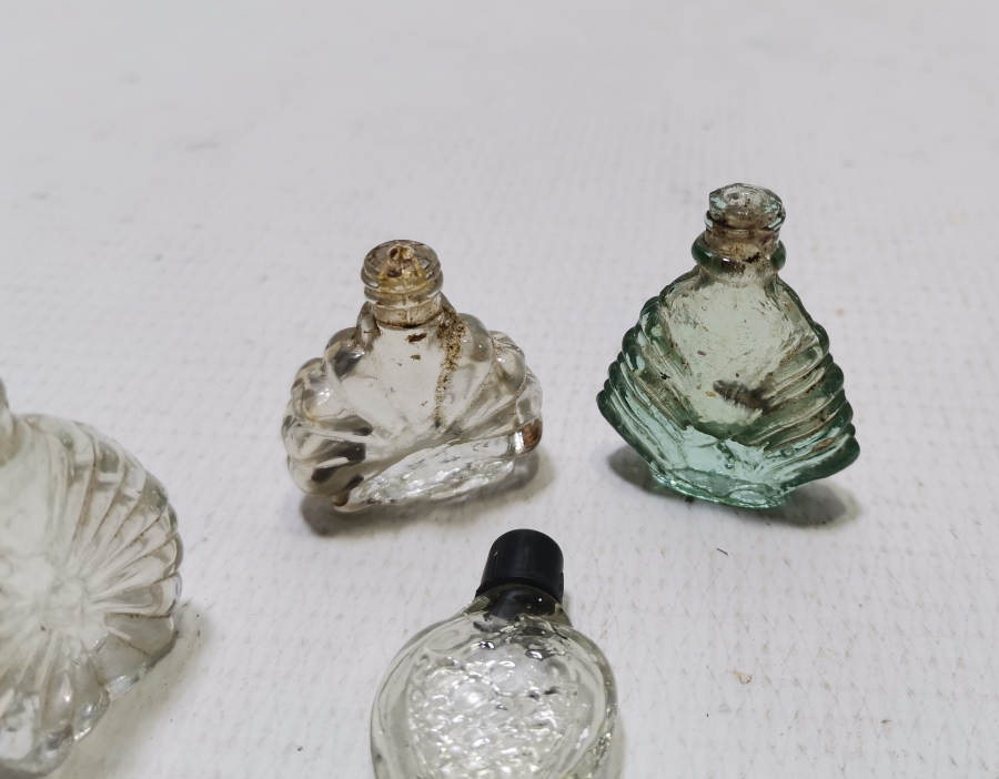 4 ADET ANTİKA MİNİ KOLONYA ŞİŞESİ