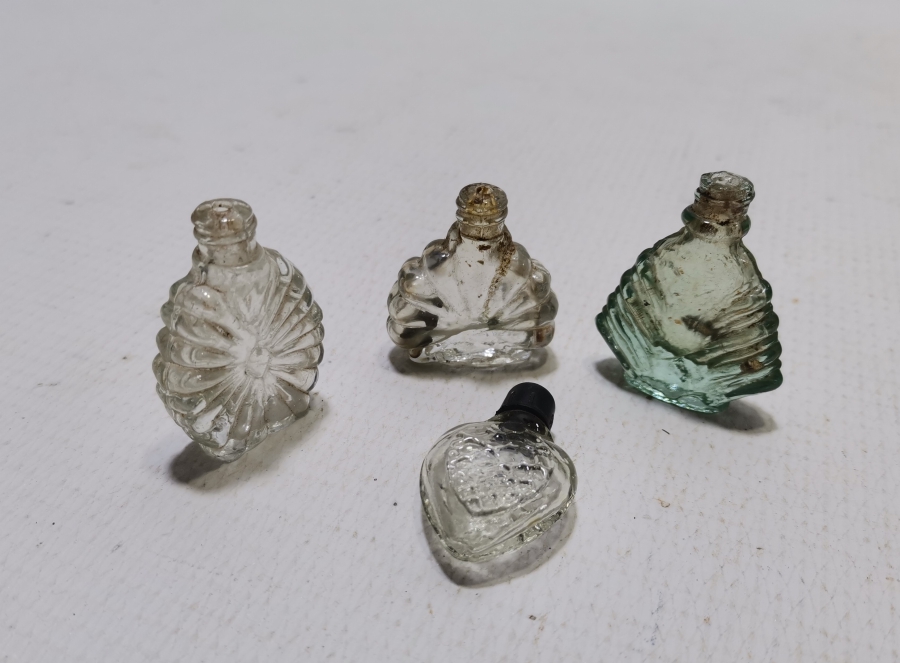 4 ADET ANTİKA MİNİ KOLONYA ŞİŞESİ