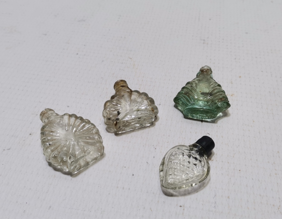 4 ADET ANTİKA MİNİ KOLONYA ŞİŞESİ