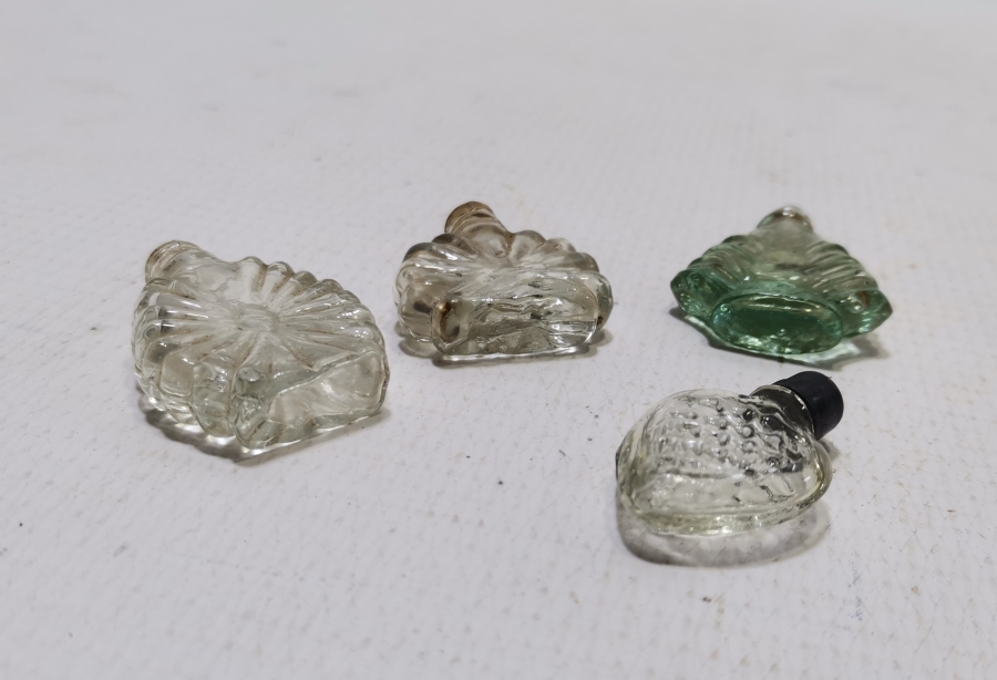 4 ADET ANTİKA MİNİ KOLONYA ŞİŞESİ