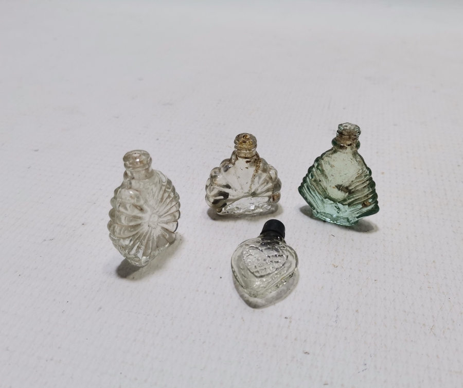 4 ADET ANTİKA MİNİ KOLONYA ŞİŞESİ