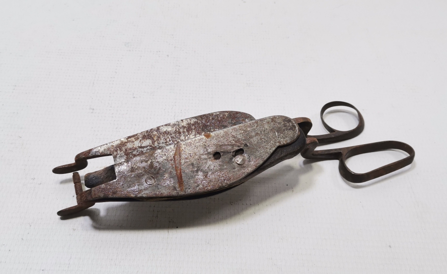 ÜZERİ OSMANLICA USTA DAMGALI NADİR TİPTE HEREKE HALI MAKASI