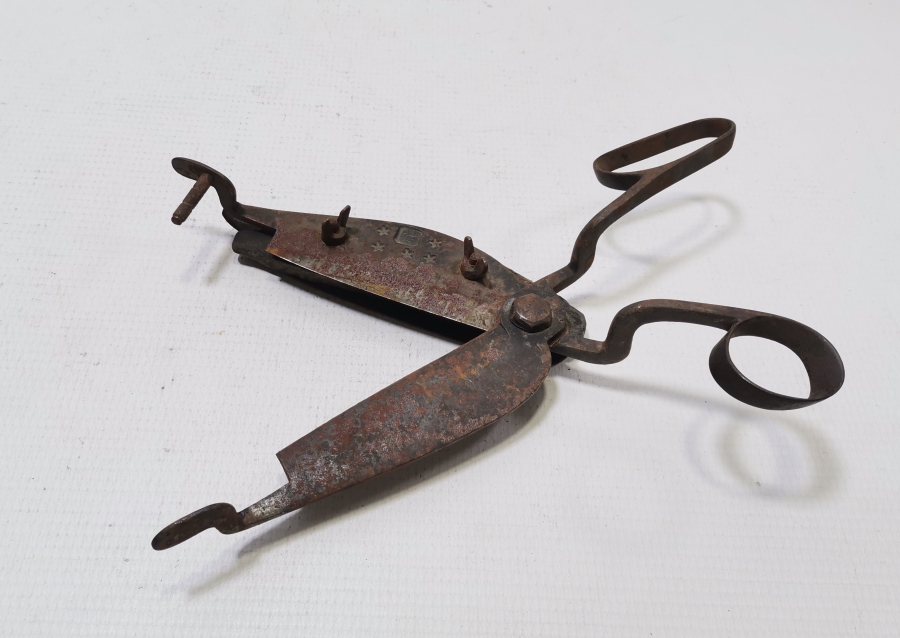 ÜZERİ OSMANLICA USTA DAMGALI NADİR TİPTE HEREKE HALI MAKASI