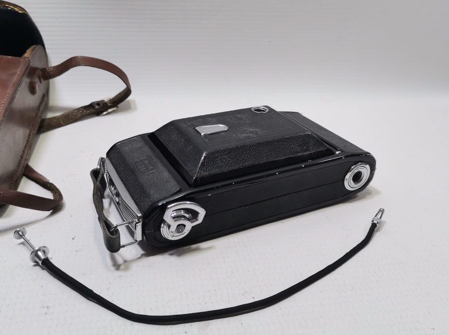 ORİJİNAL ÇANTASINDA OSMANLI DÖNEMİ NADİR KÖRÜKLÜ FOTOĞRAF MAKİNESİ