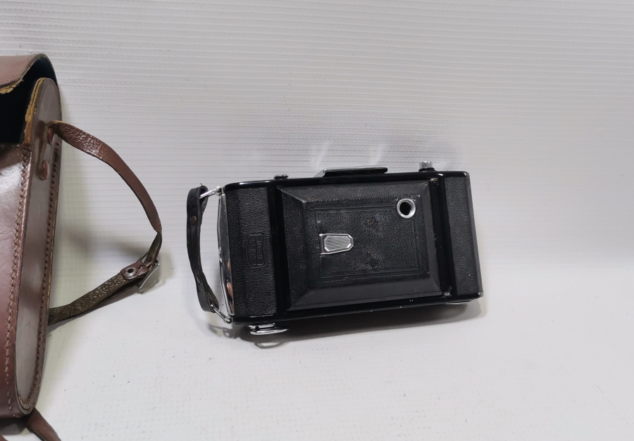 ORİJİNAL ÇANTASINDA OSMANLI DÖNEMİ NADİR KÖRÜKLÜ FOTOĞRAF MAKİNESİ