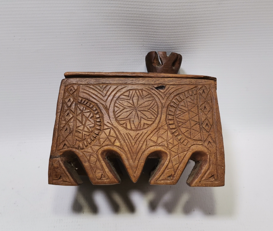 OSMANLI DÖNEMİ TAMAMI İŞLEMELİ NADİR FORMDA KAPAKLI KAHVE KUTUSU