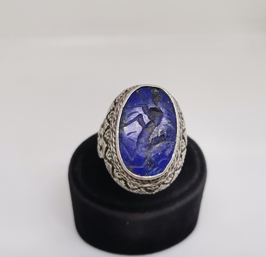 ÜZERİ HAYVAN FİGÜRLÜ KABARTMA İŞÇİLİKLİ ANTİKA GÜMÜŞ TÜRKMEN İŞİ BÜYÜK BOY YÜZÜK